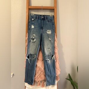 Hollister Ultra High Rise Mom Jean Size 0 R